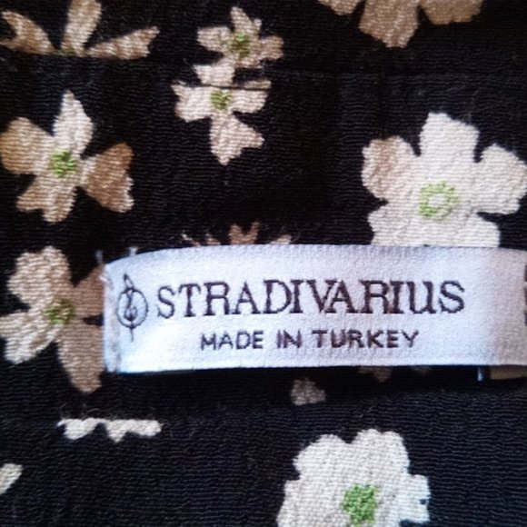 ---  STRADIVARIUS Black and White Floral Mini Skort Size 6 - Picture 3 of 4